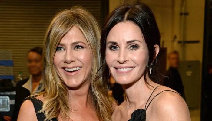 Courteney Cox wants to walk down the aisle before Jennifer Aniston