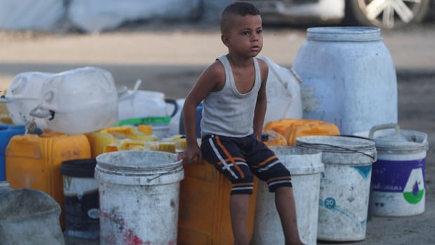 Israeli bombardment forces more Palestinians out of Gaza City